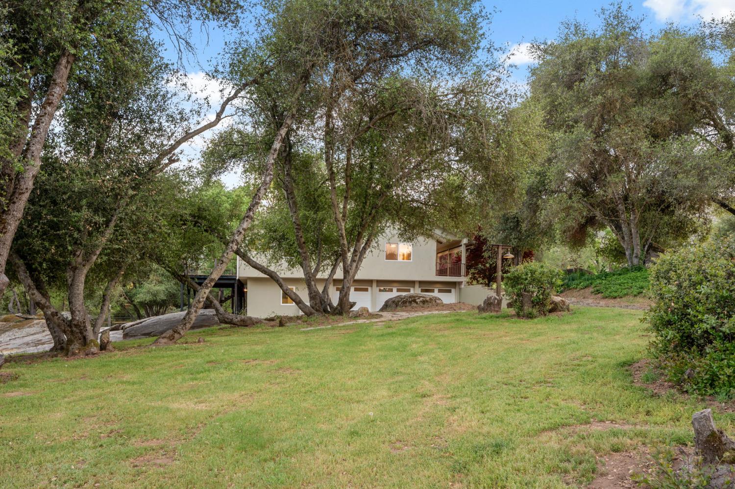 45012 Mockingbird Ln, Oakhurst, CA 93644