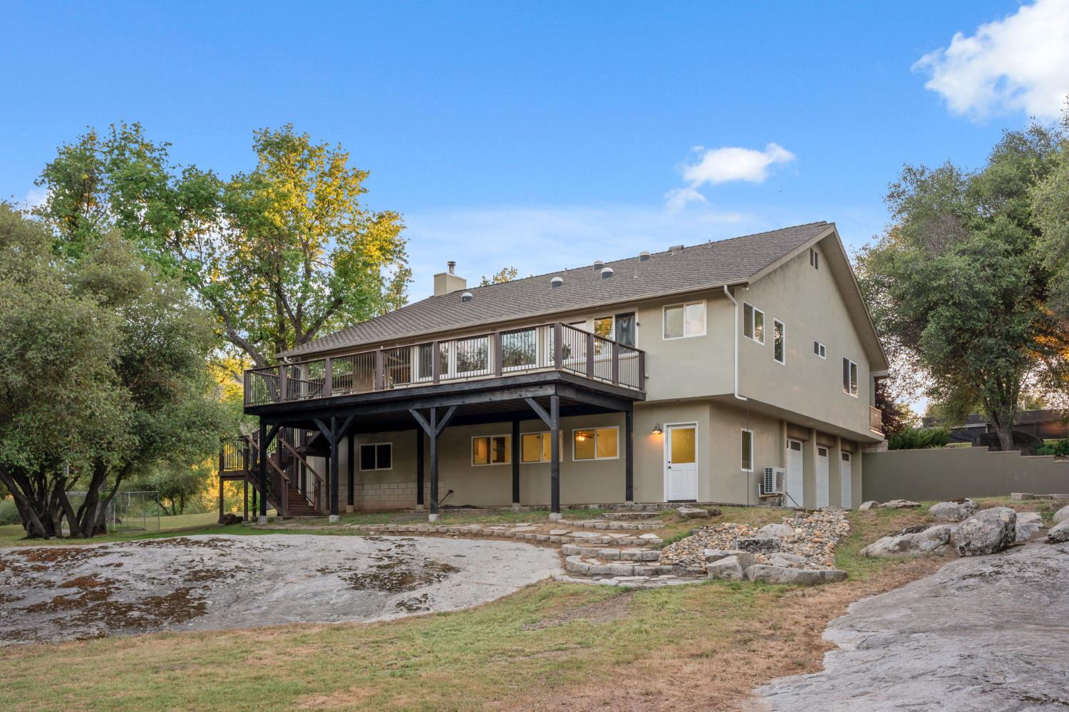 45012 Mockingbird Ln, Oakhurst, CA 93644