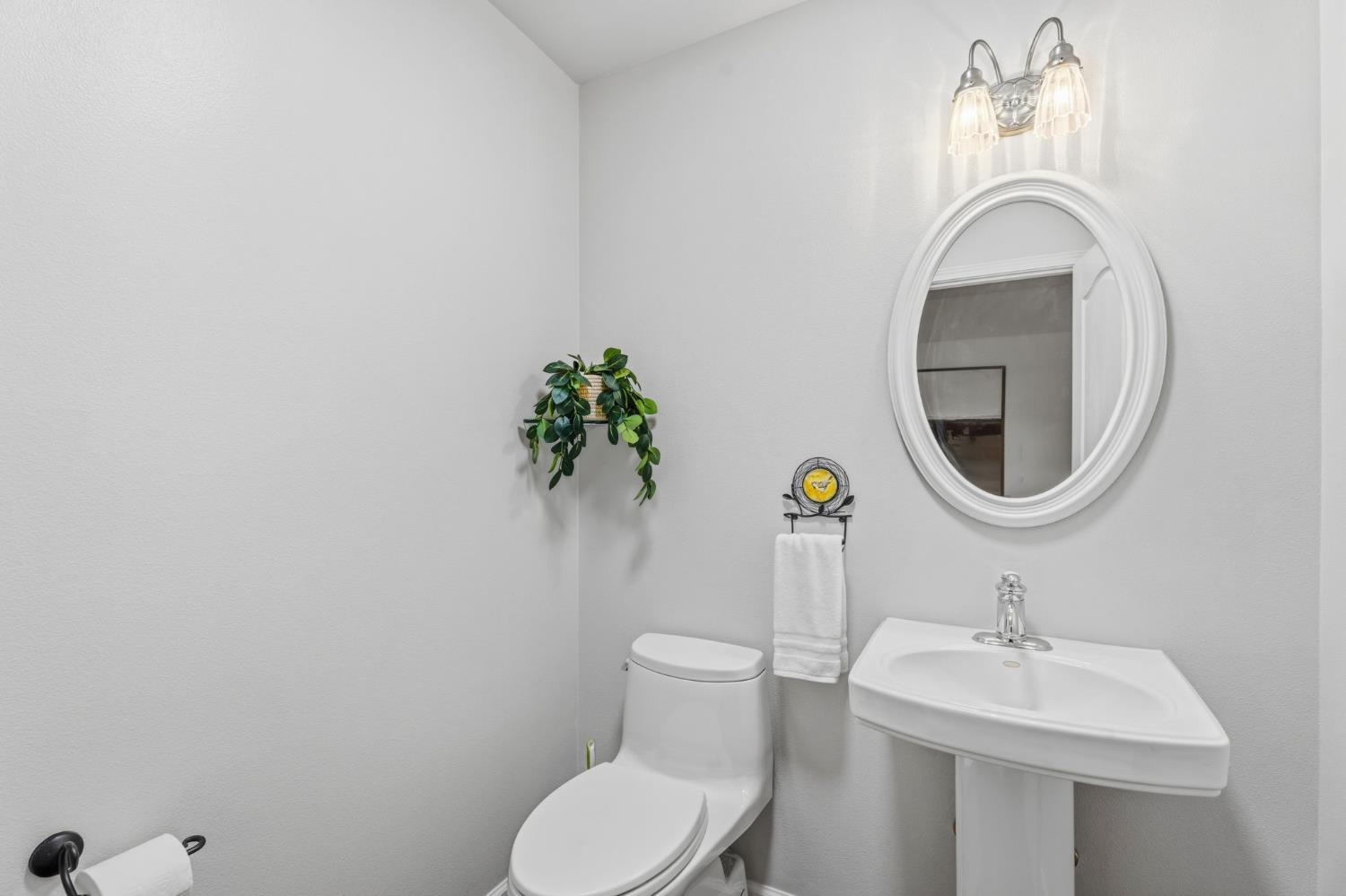 45012 Mockingbird Ln, Oakhurst, CA 93644