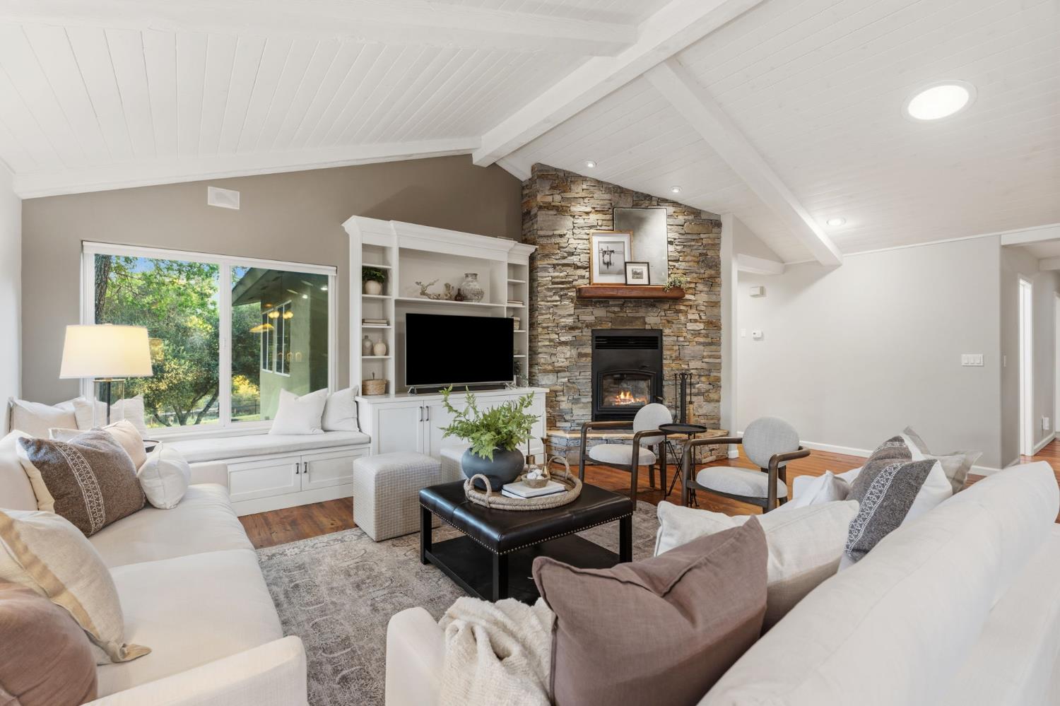 45012 Mockingbird Ln, Oakhurst, CA 93644