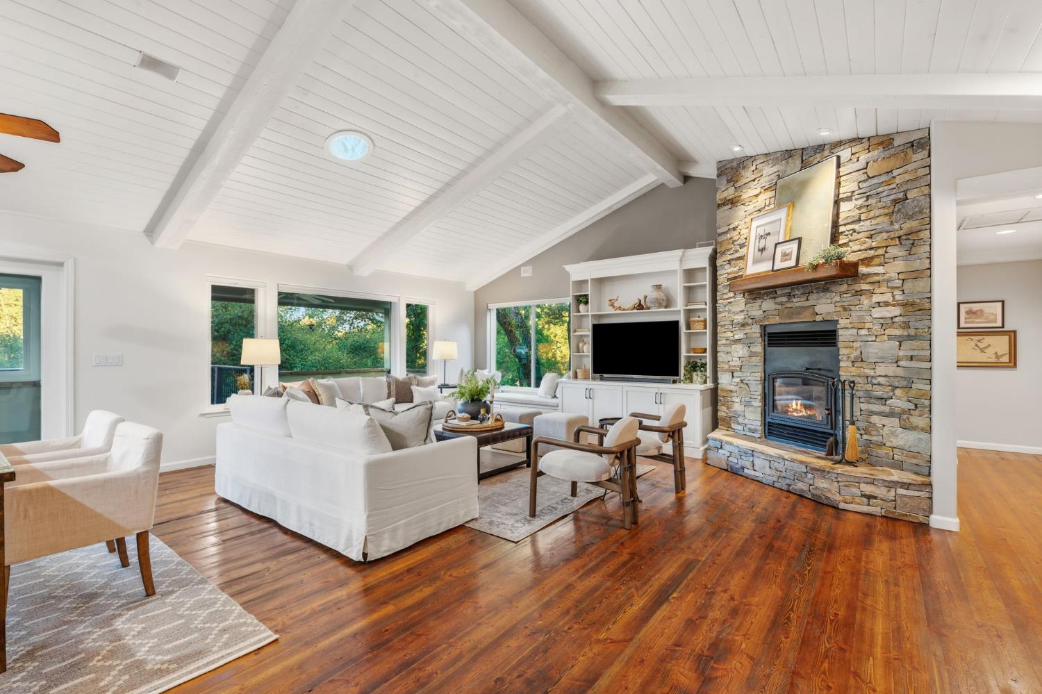 45012 Mockingbird Ln, Oakhurst, CA 93644