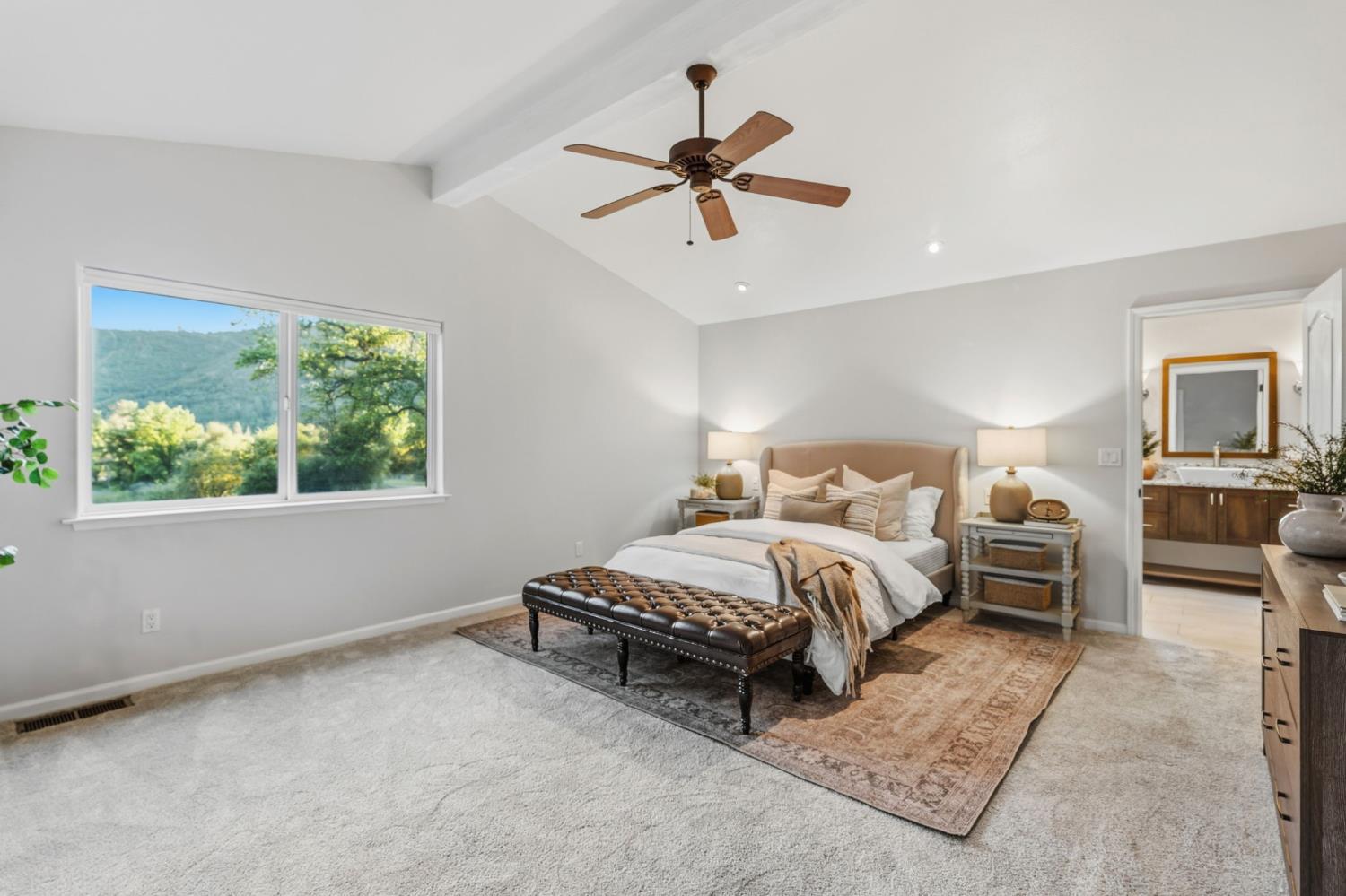 45012 Mockingbird Ln, Oakhurst, CA 93644