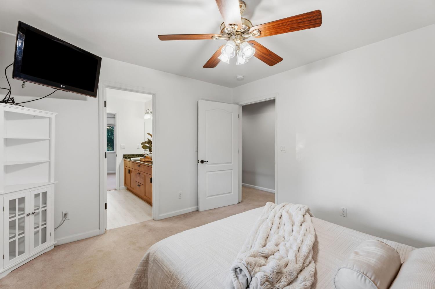 45012 Mockingbird Ln, Oakhurst, CA 93644