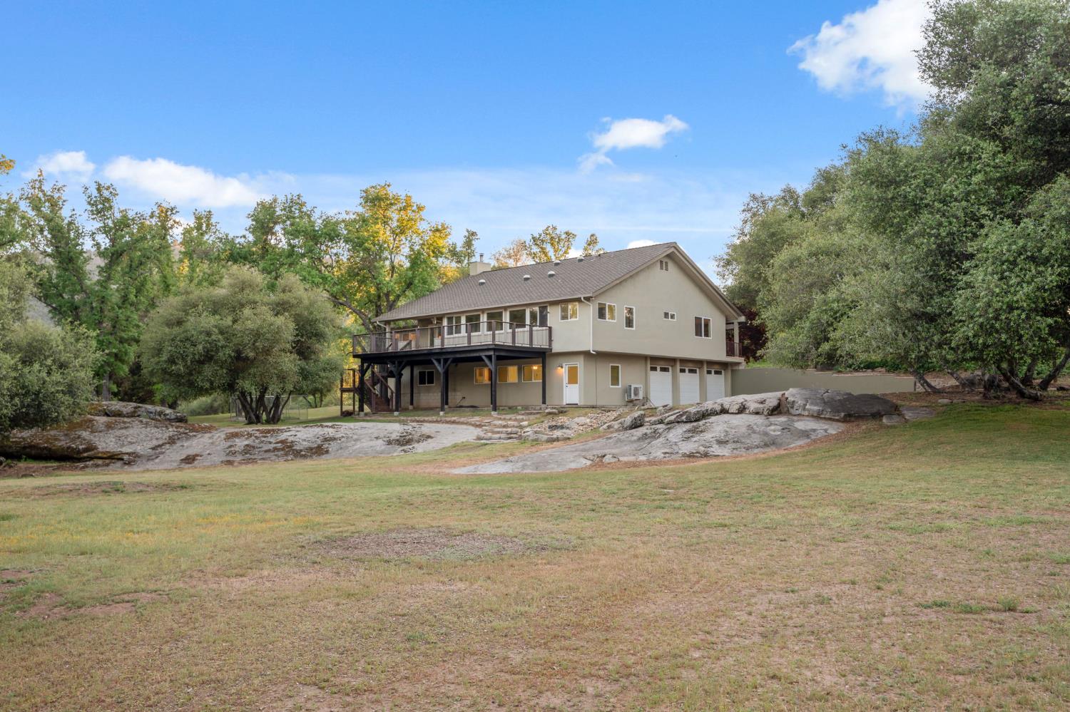 45012 Mockingbird Ln, Oakhurst, CA 93644