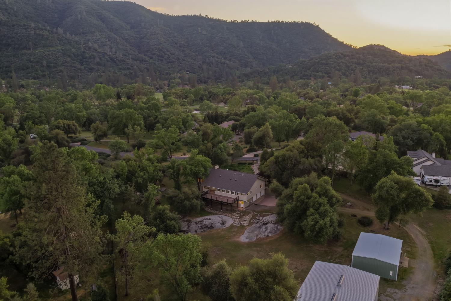 45012 Mockingbird Ln, Oakhurst, CA 93644