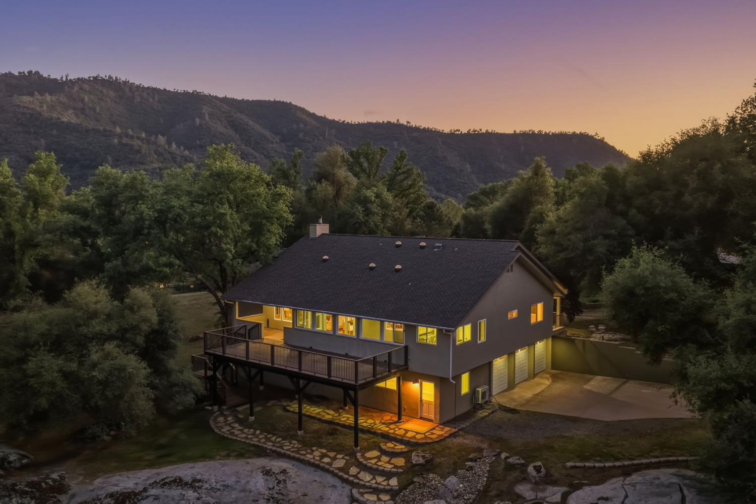 45012 Mockingbird Ln, Oakhurst, CA 93644