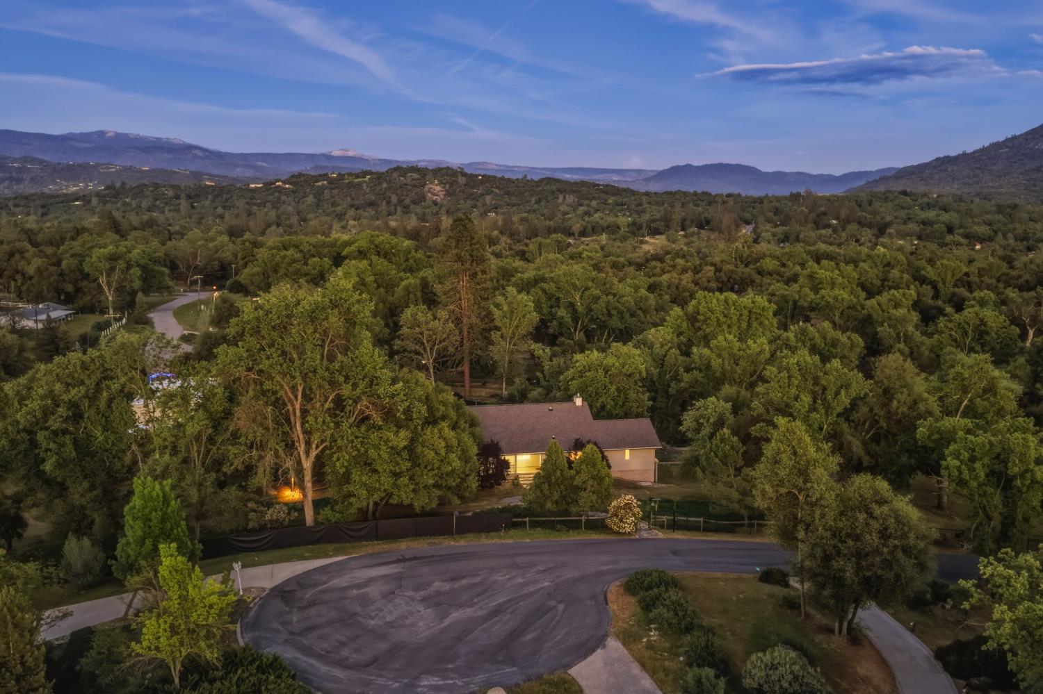 45012 Mockingbird Ln, Oakhurst, CA 93644