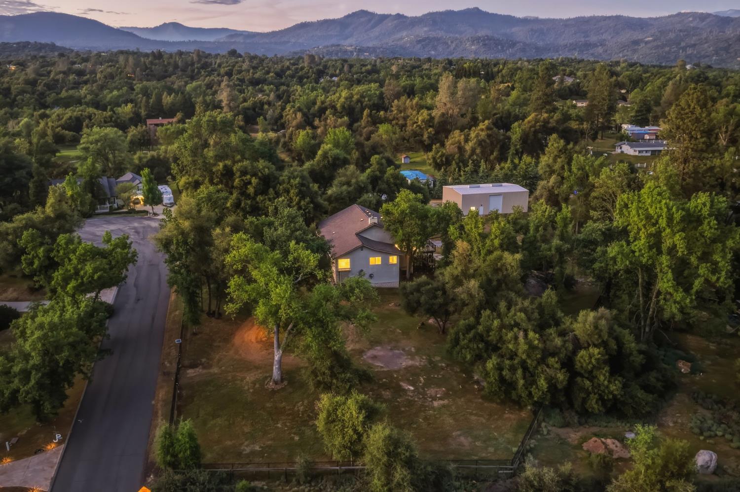 45012 Mockingbird Ln, Oakhurst, CA 93644