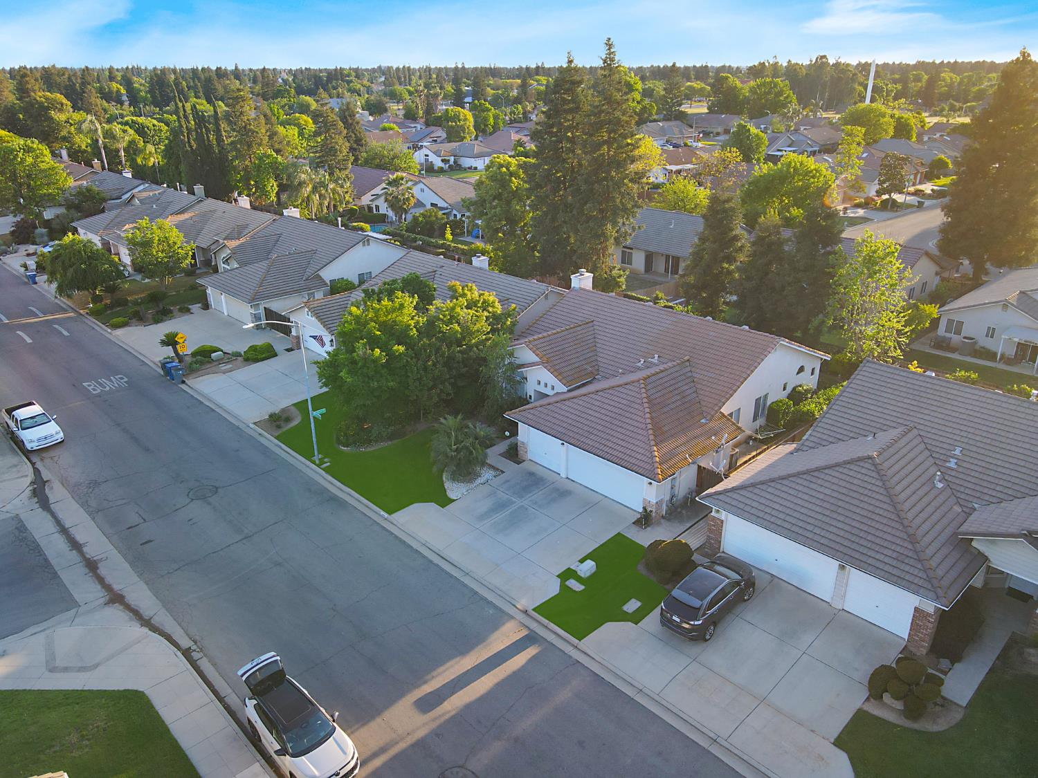 8613 N Whitney Ave, Fresno, CA 93720