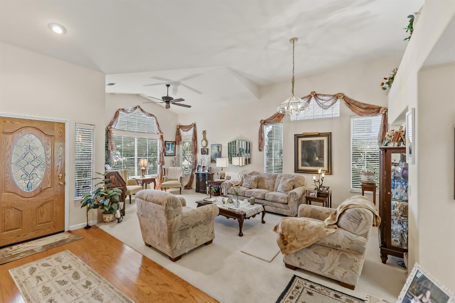 8613 N Whitney Ave, Fresno, CA 93720