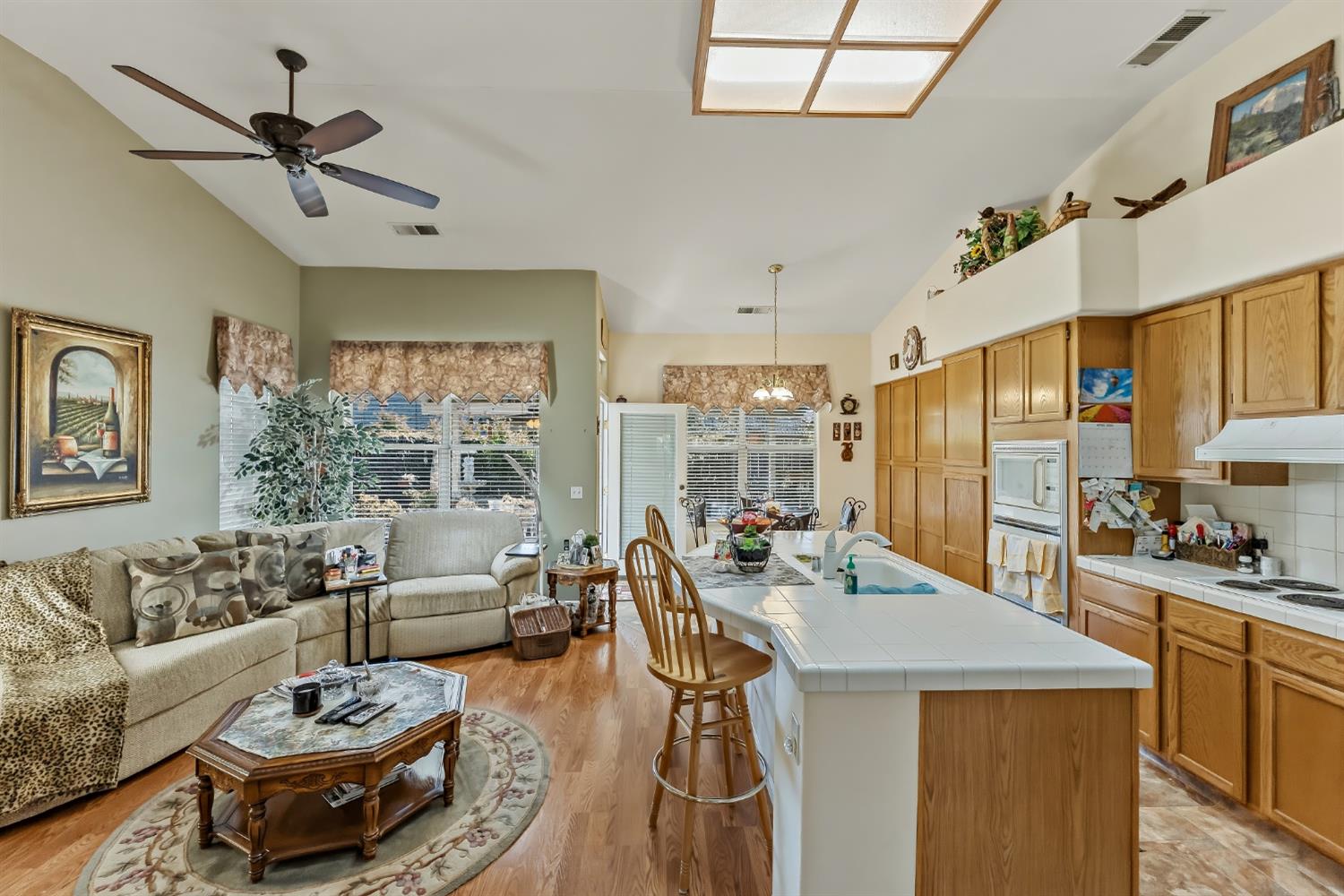 8613 N Whitney Ave, Fresno, CA 93720