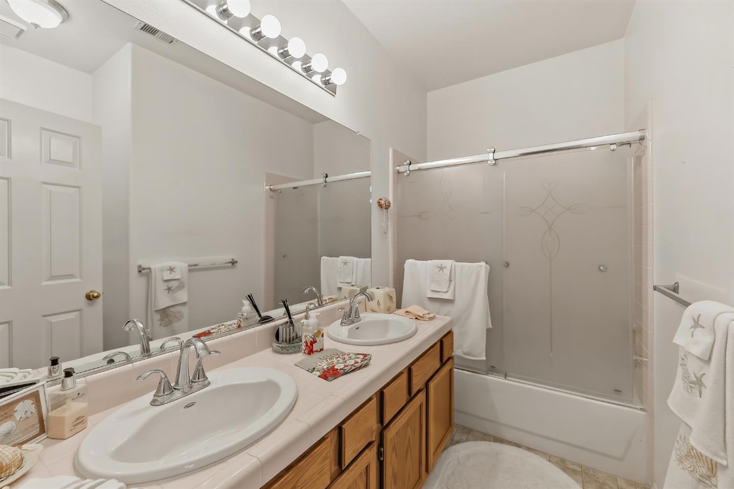 8613 N Whitney Ave, Fresno, CA 93720