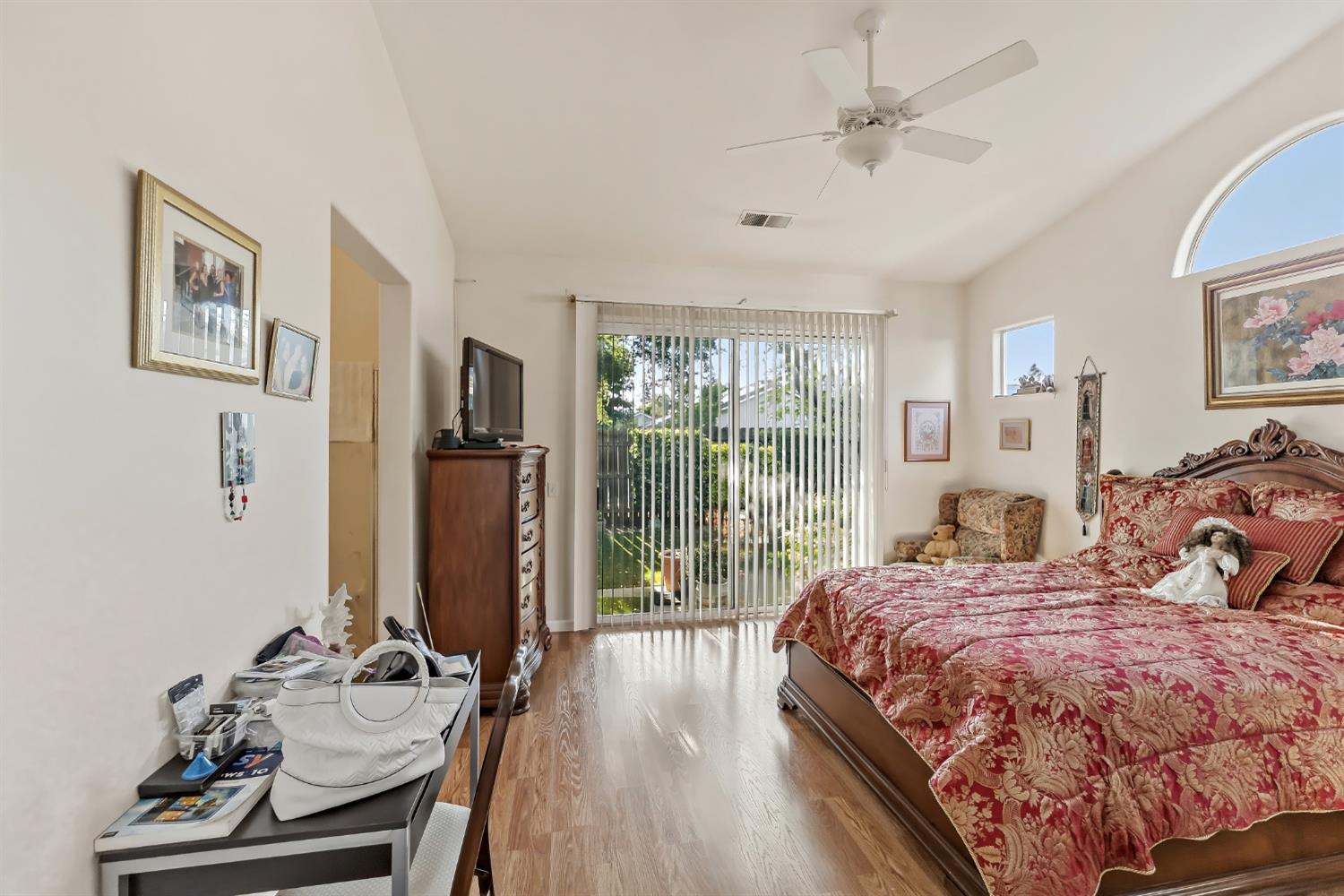 8613 N Whitney Ave, Fresno, CA 93720