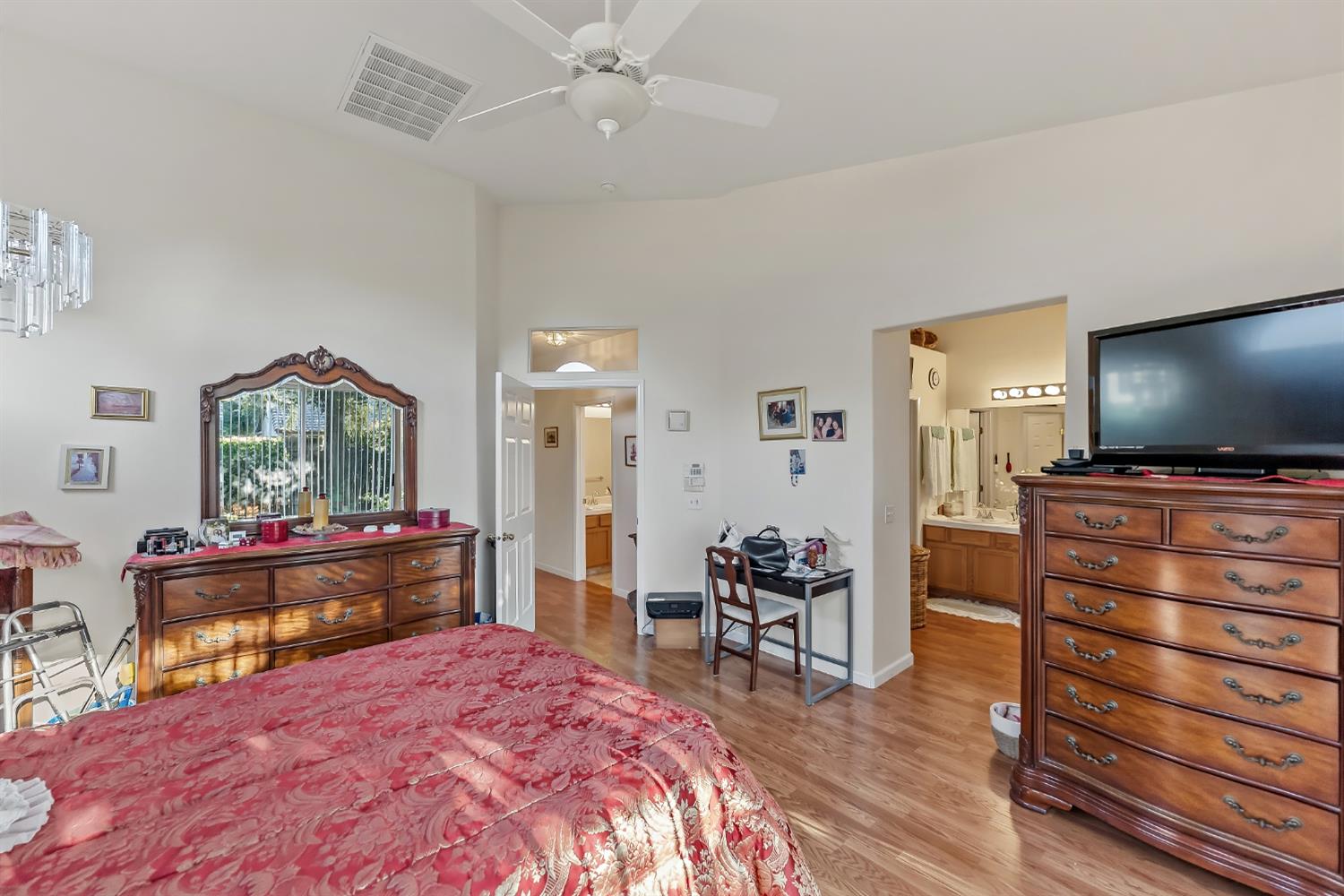 8613 N Whitney Ave, Fresno, CA 93720