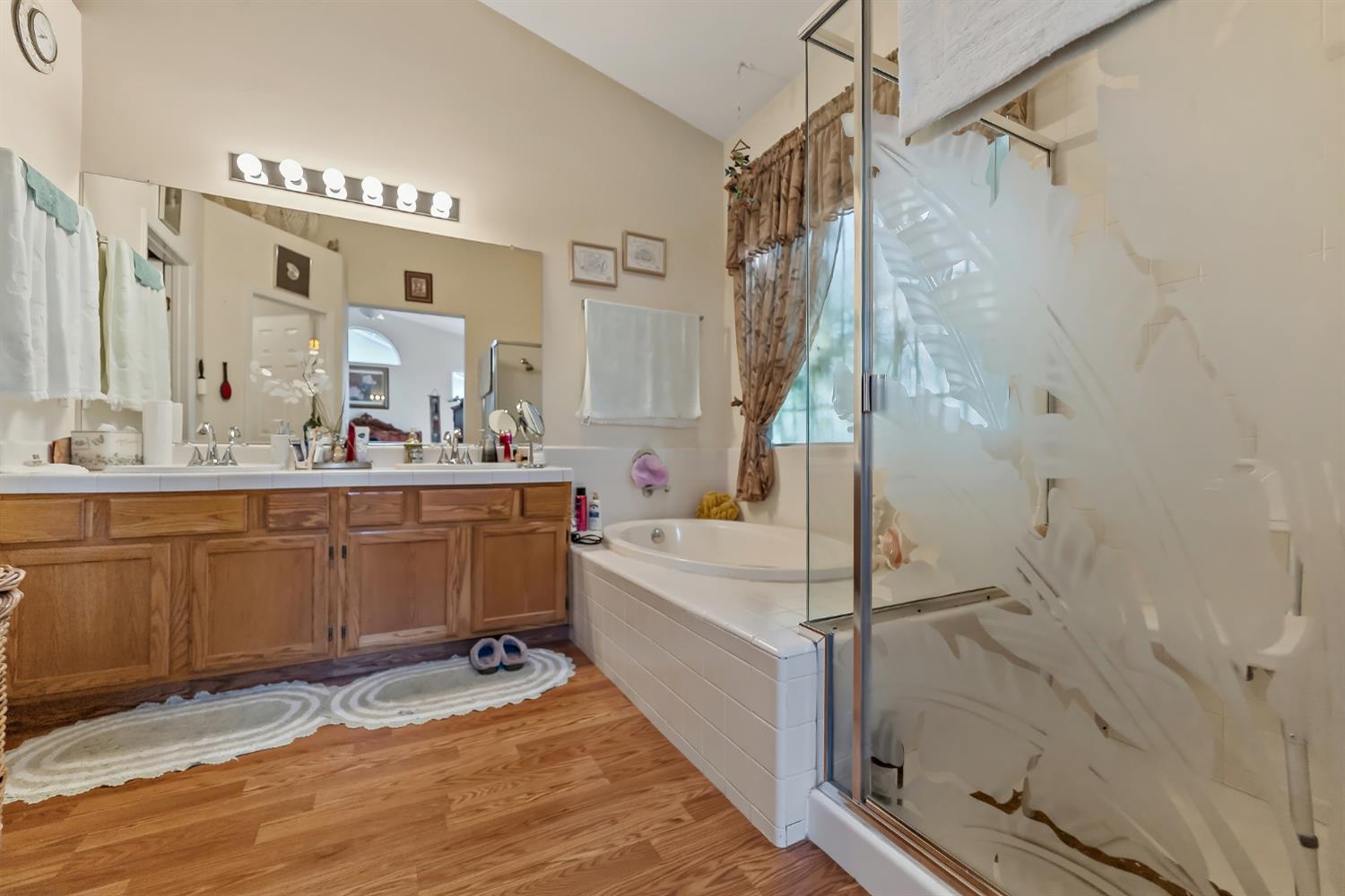 8613 N Whitney Ave, Fresno, CA 93720