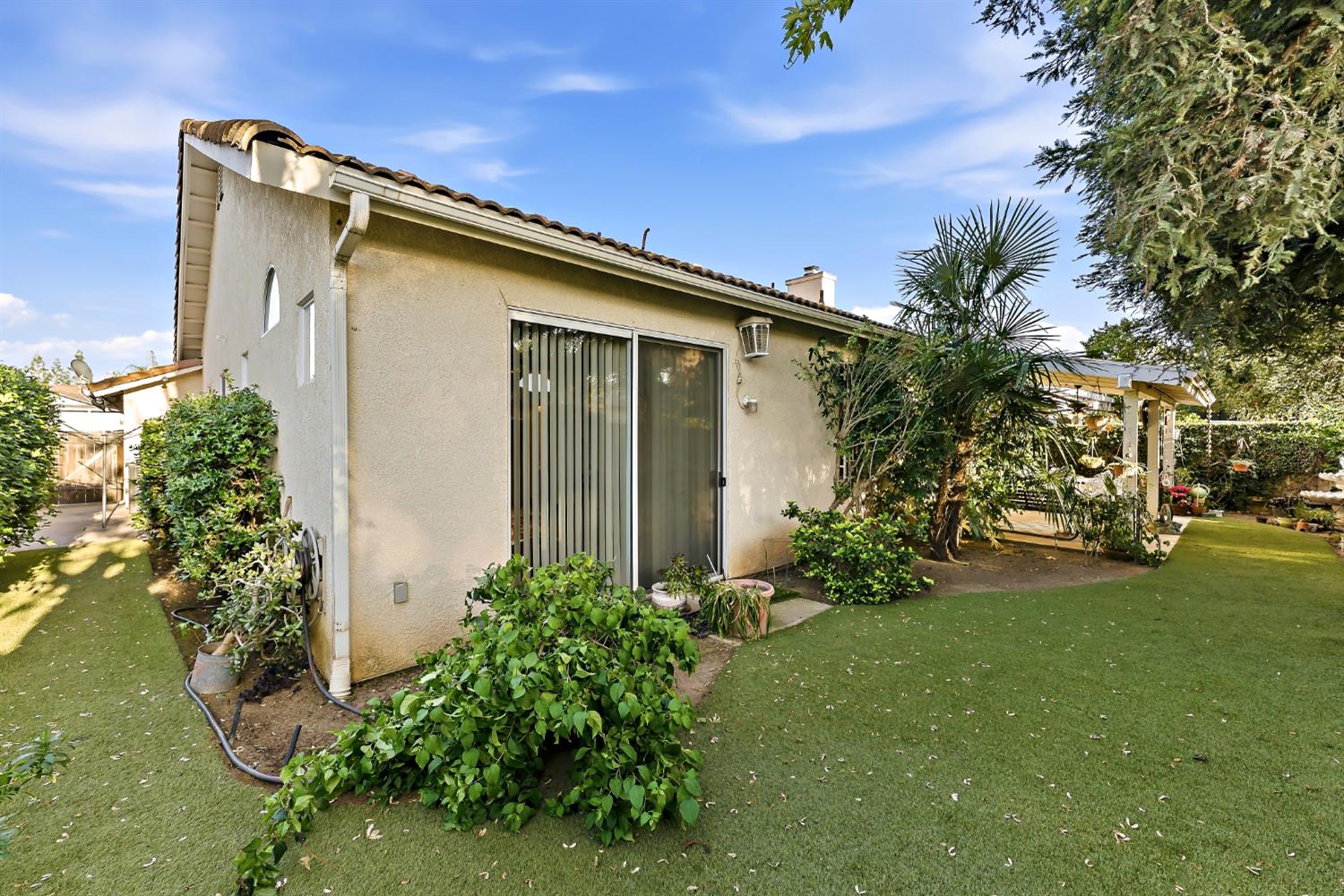 8613 N Whitney Ave, Fresno, CA 93720