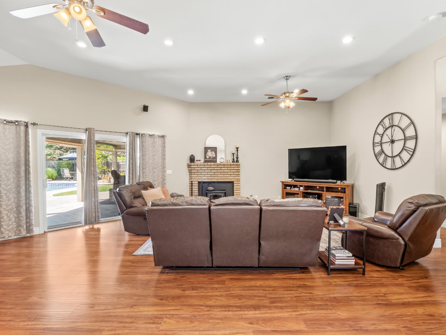 2690 Joshua Ave, Clovis, CA 93611