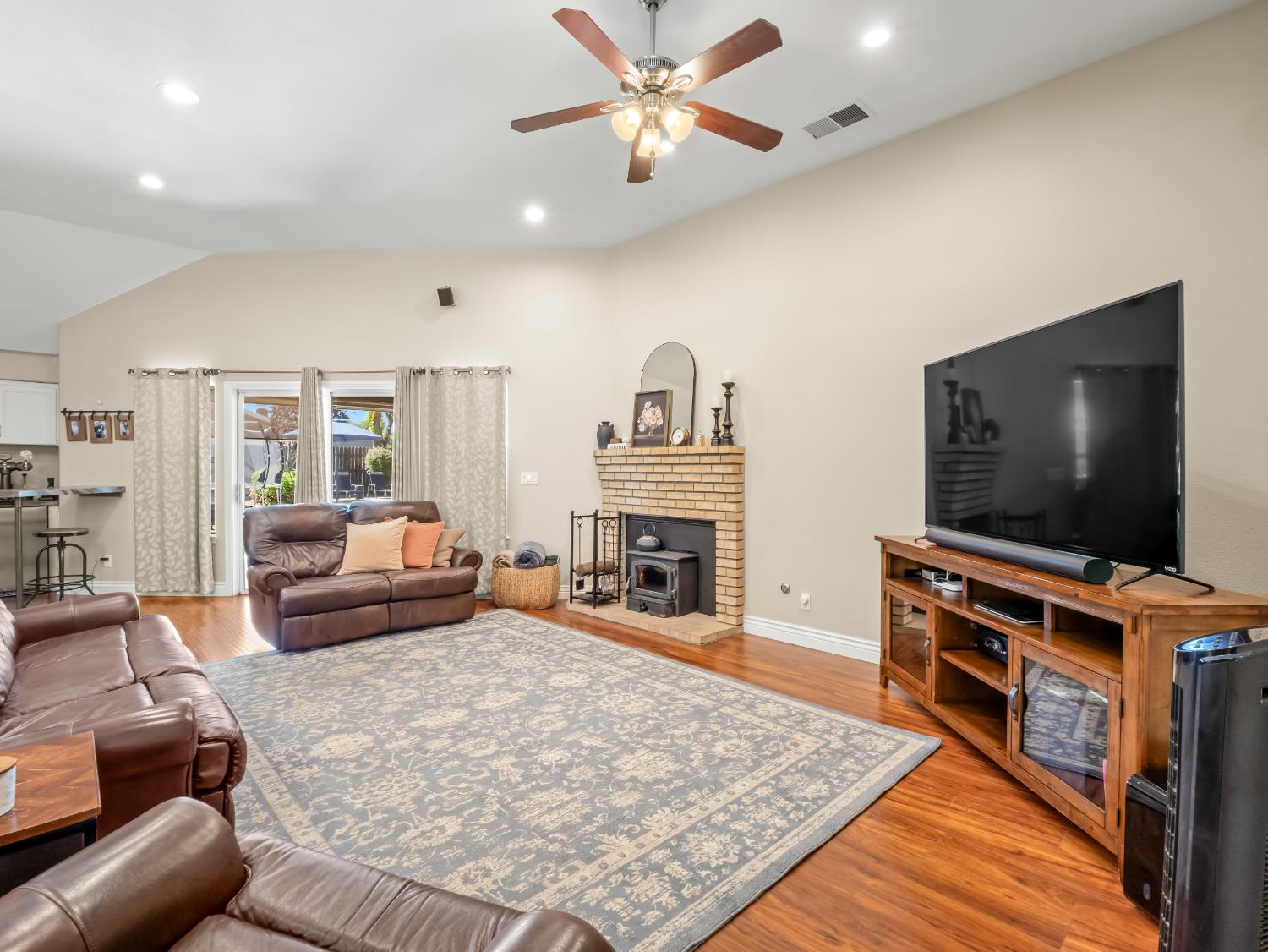 2690 Joshua Ave, Clovis, CA 93611