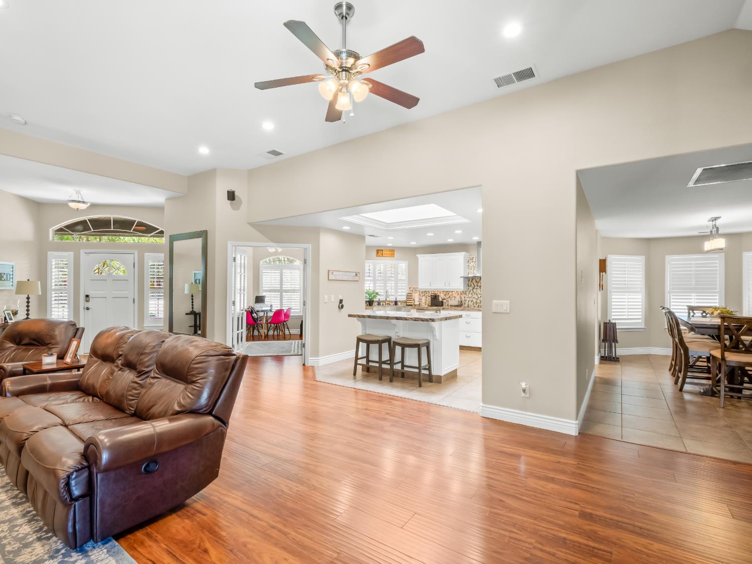 2690 Joshua Ave, Clovis, CA 93611