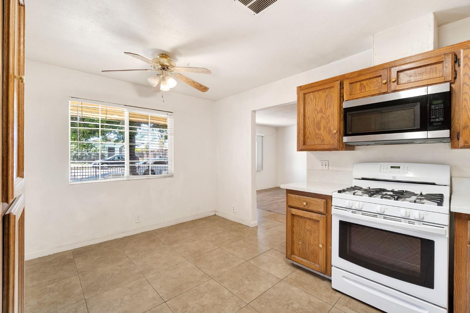 2151 S Bardell Ave, Fresno, CA 93706