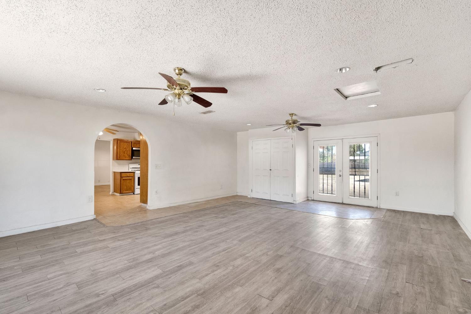 2151 S Bardell Ave, Fresno, CA 93706