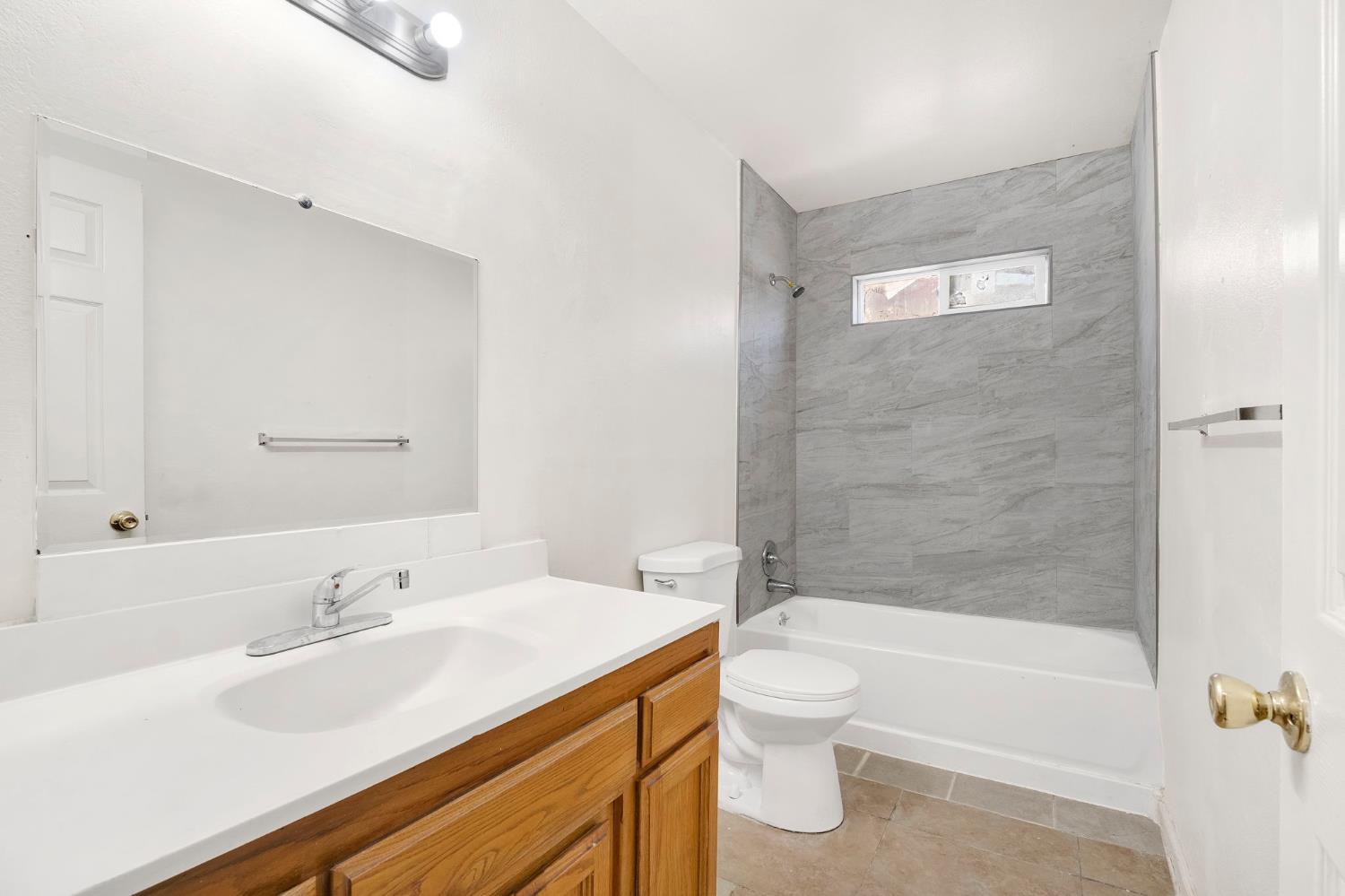 2151 S Bardell Ave, Fresno, CA 93706