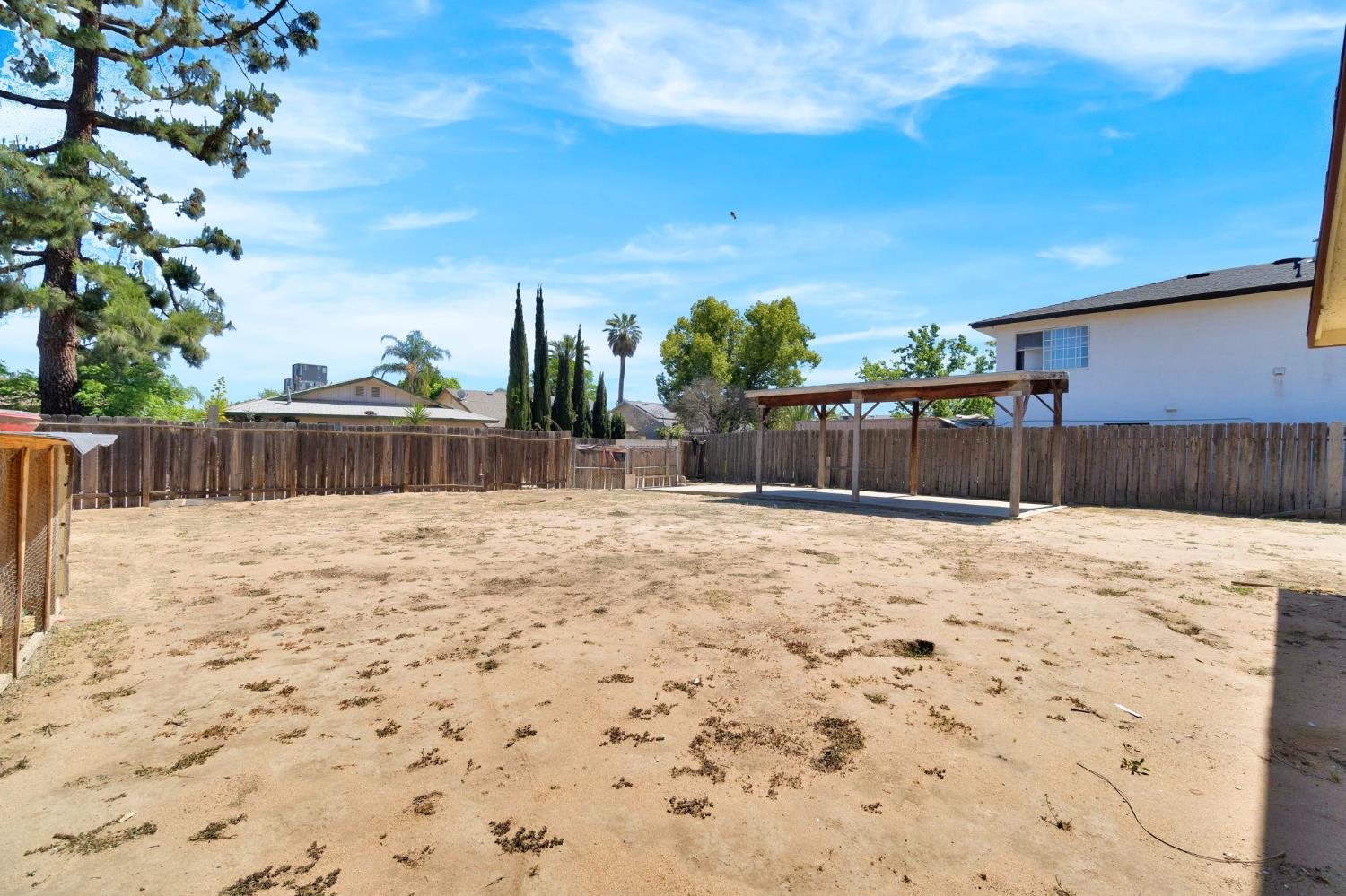 2151 S Bardell Ave, Fresno, CA 93706