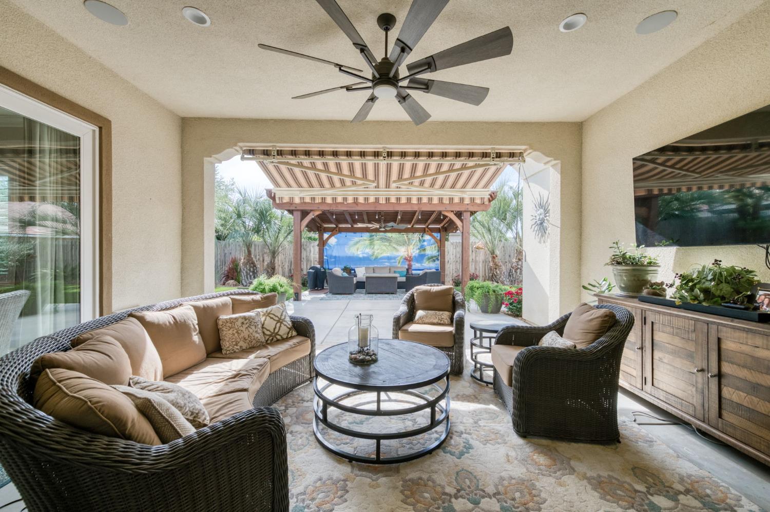 1462 N Twinberry Ave, Clovis, CA 93619