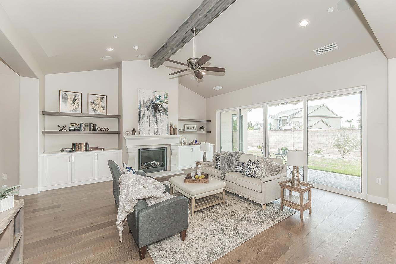 11421 N Live Oak Dr, Fresno, CA 93730