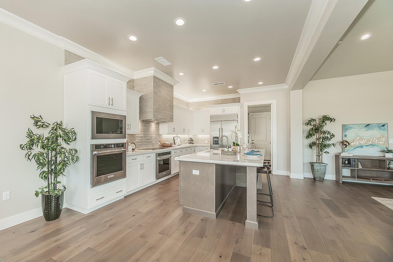 11421 N Live Oak Dr, Fresno, CA 93730