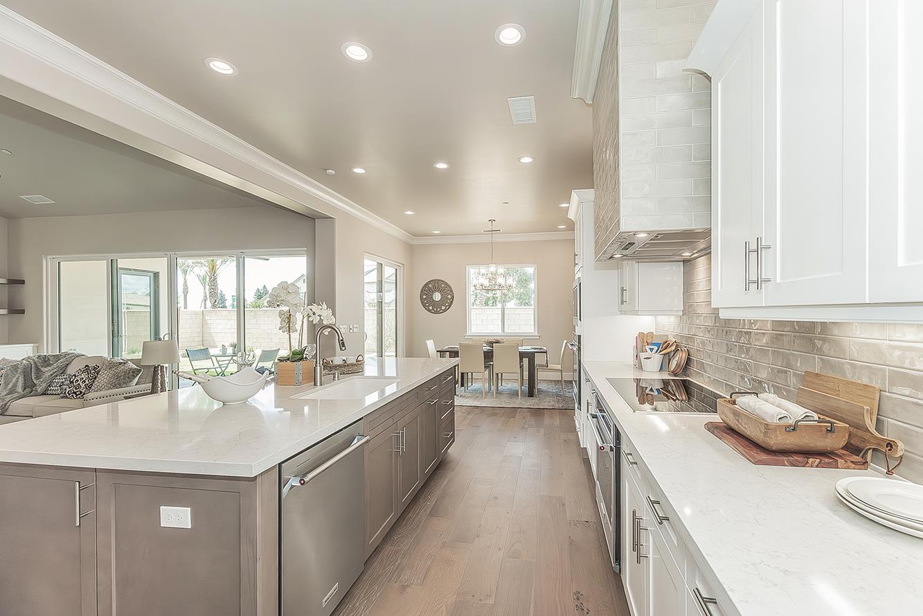 11421 N Live Oak Dr, Fresno, CA 93730