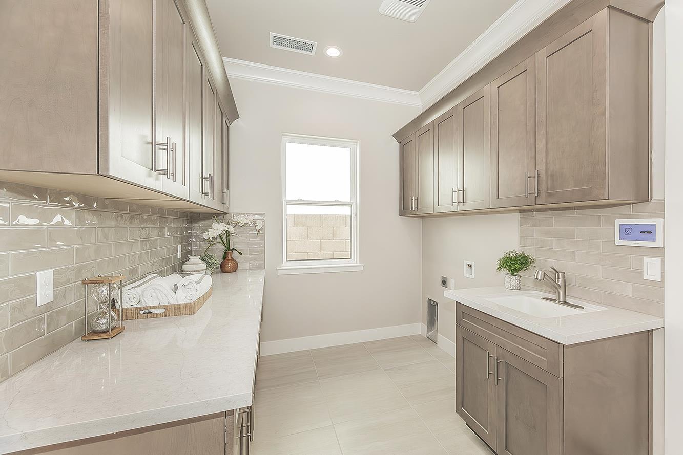 11421 N Live Oak Dr, Fresno, CA 93730