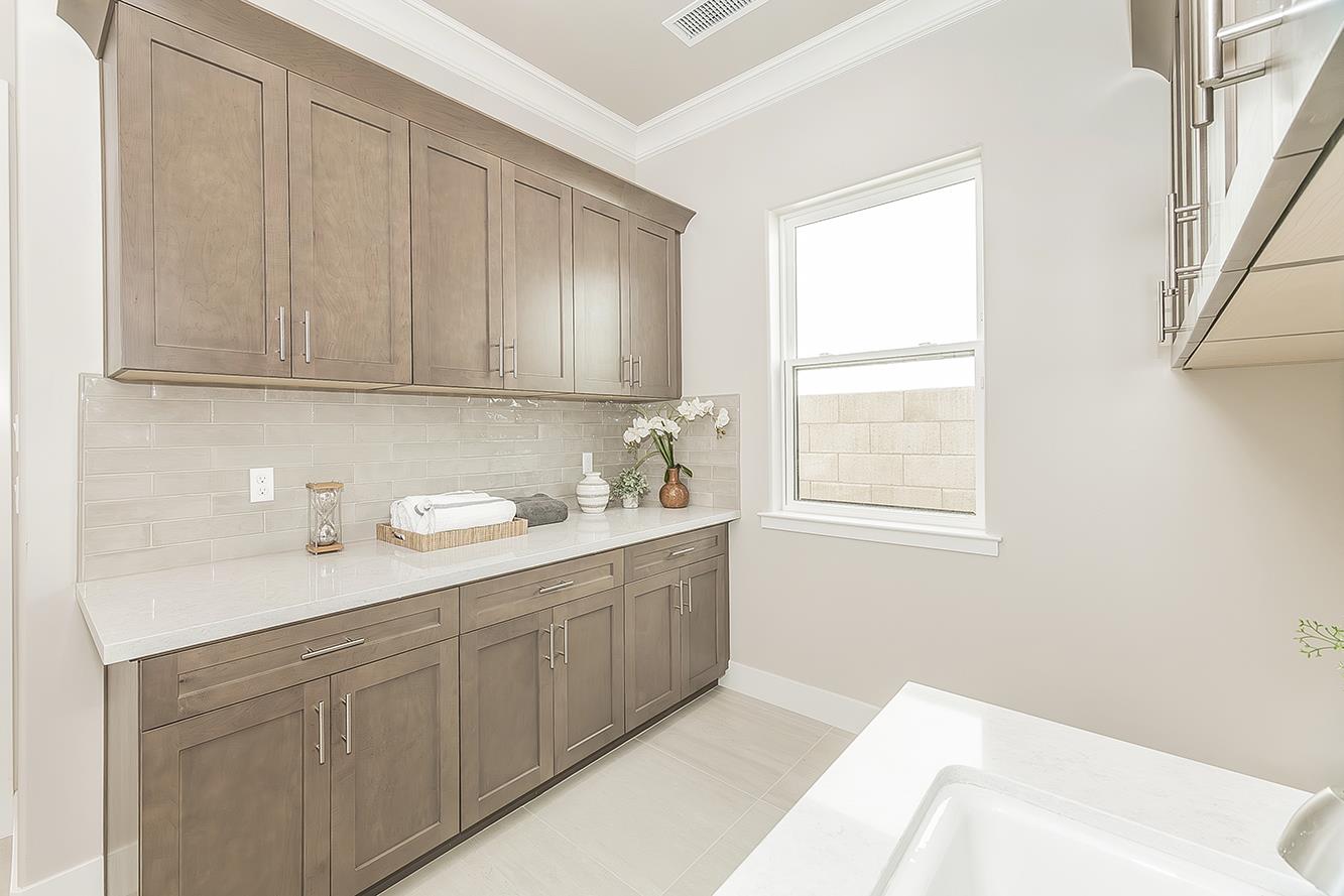 11421 N Live Oak Dr, Fresno, CA 93730