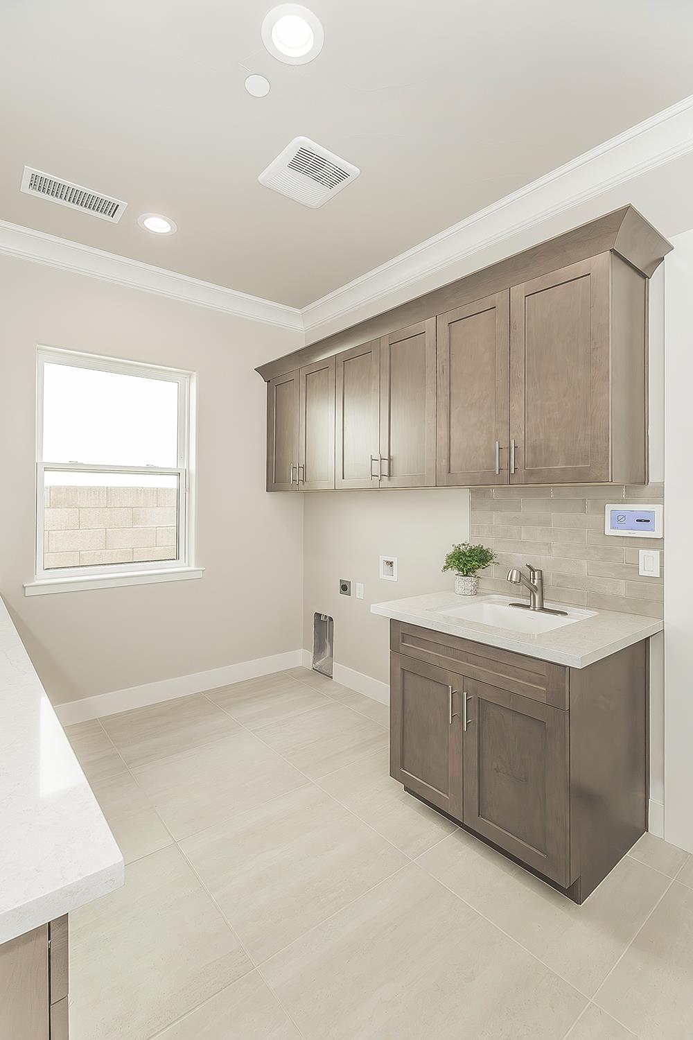 11421 N Live Oak Dr, Fresno, CA 93730