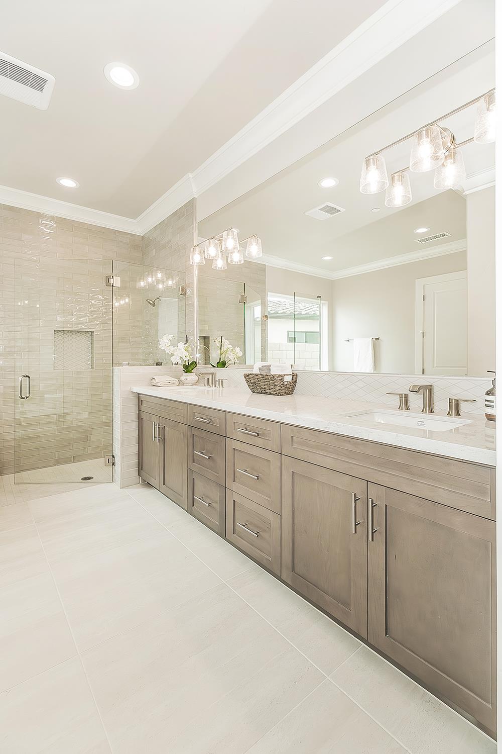 11421 N Live Oak Dr, Fresno, CA 93730