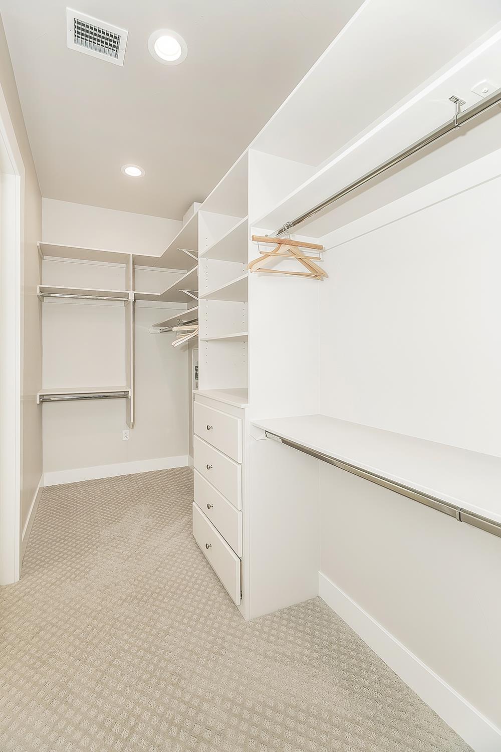 11421 N Live Oak Dr, Fresno, CA 93730