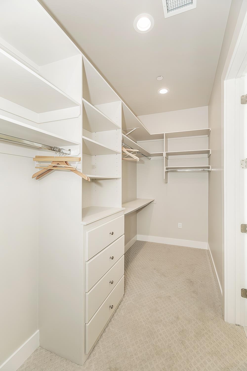 11421 N Live Oak Dr, Fresno, CA 93730