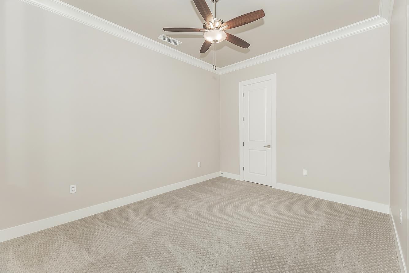 11421 N Live Oak Dr, Fresno, CA 93730