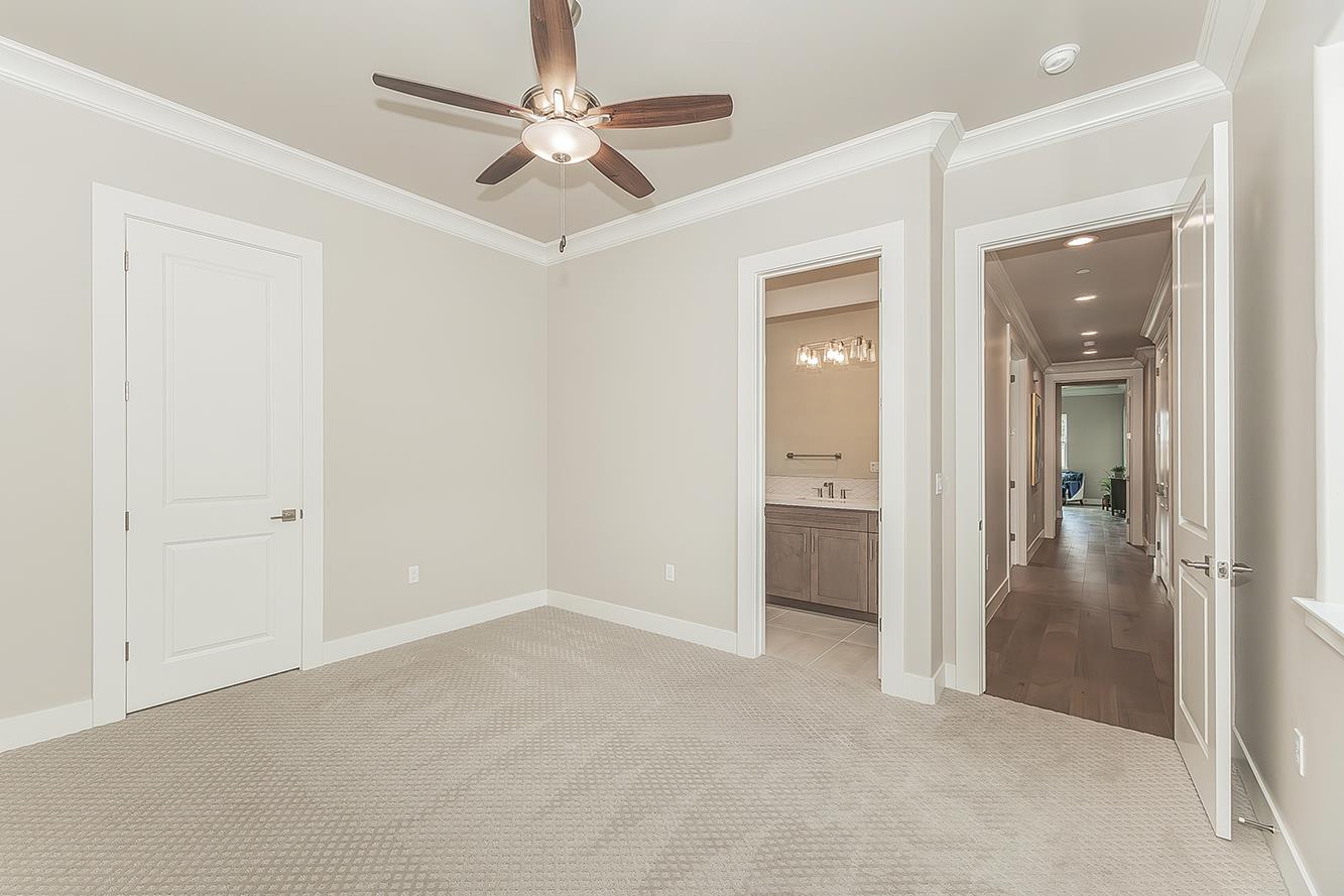 11421 N Live Oak Dr, Fresno, CA 93730