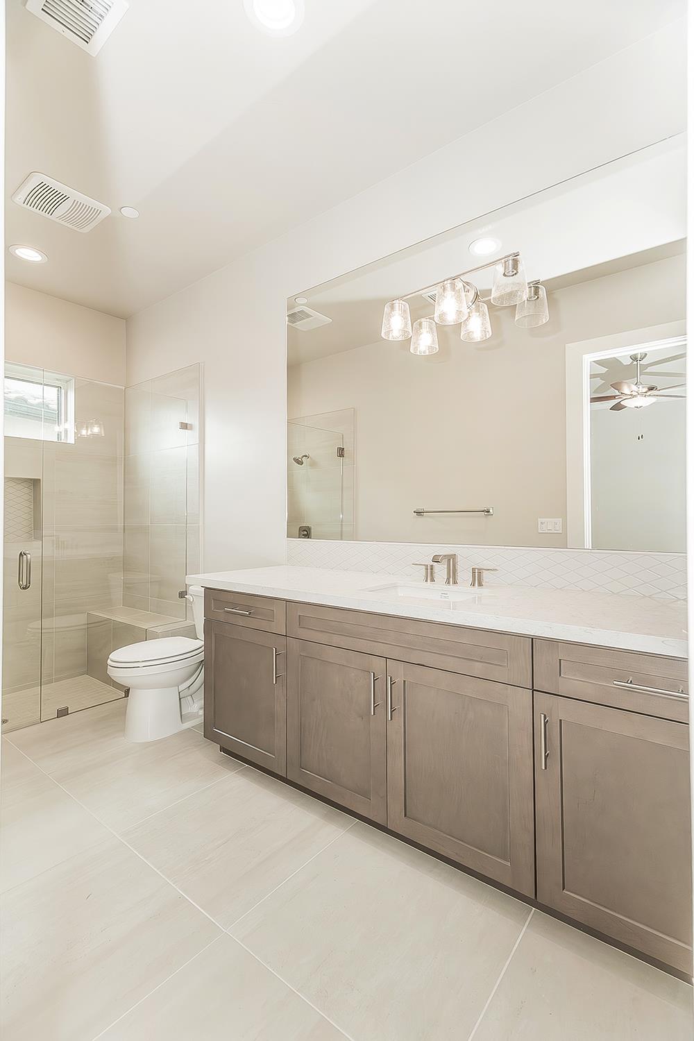 11421 N Live Oak Dr, Fresno, CA 93730