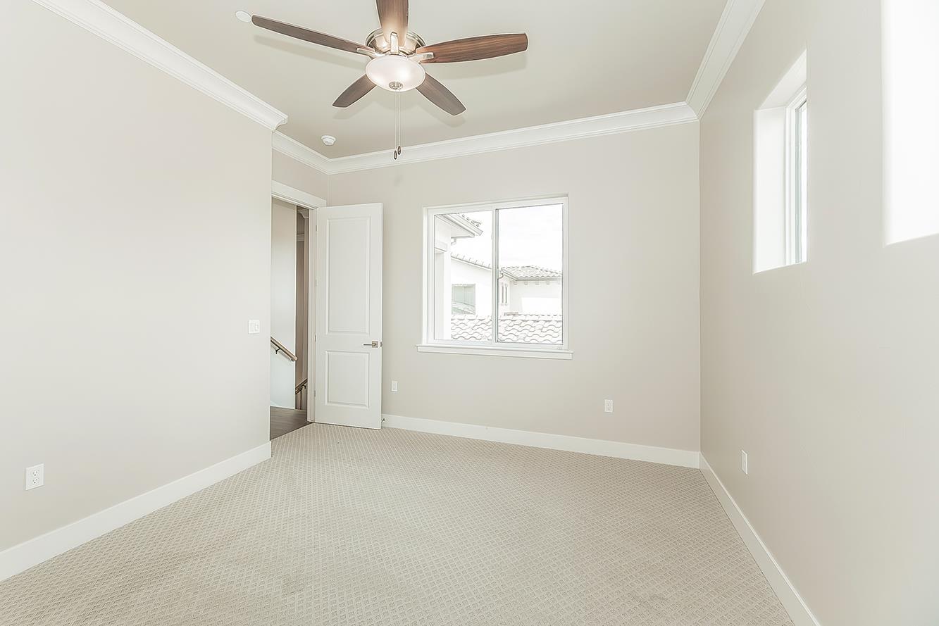 11421 N Live Oak Dr, Fresno, CA 93730