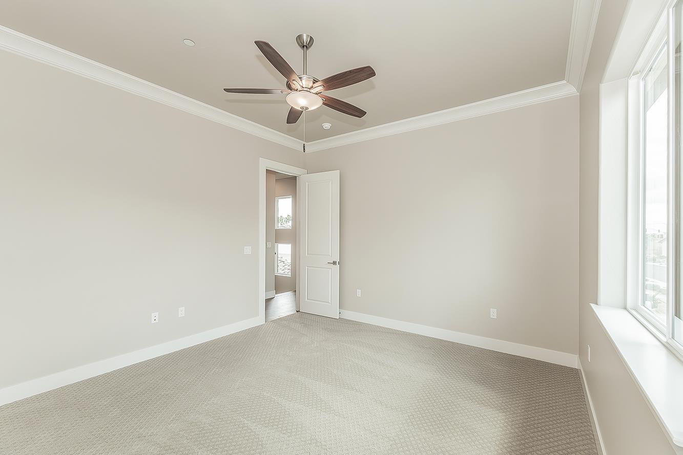 11421 N Live Oak Dr, Fresno, CA 93730