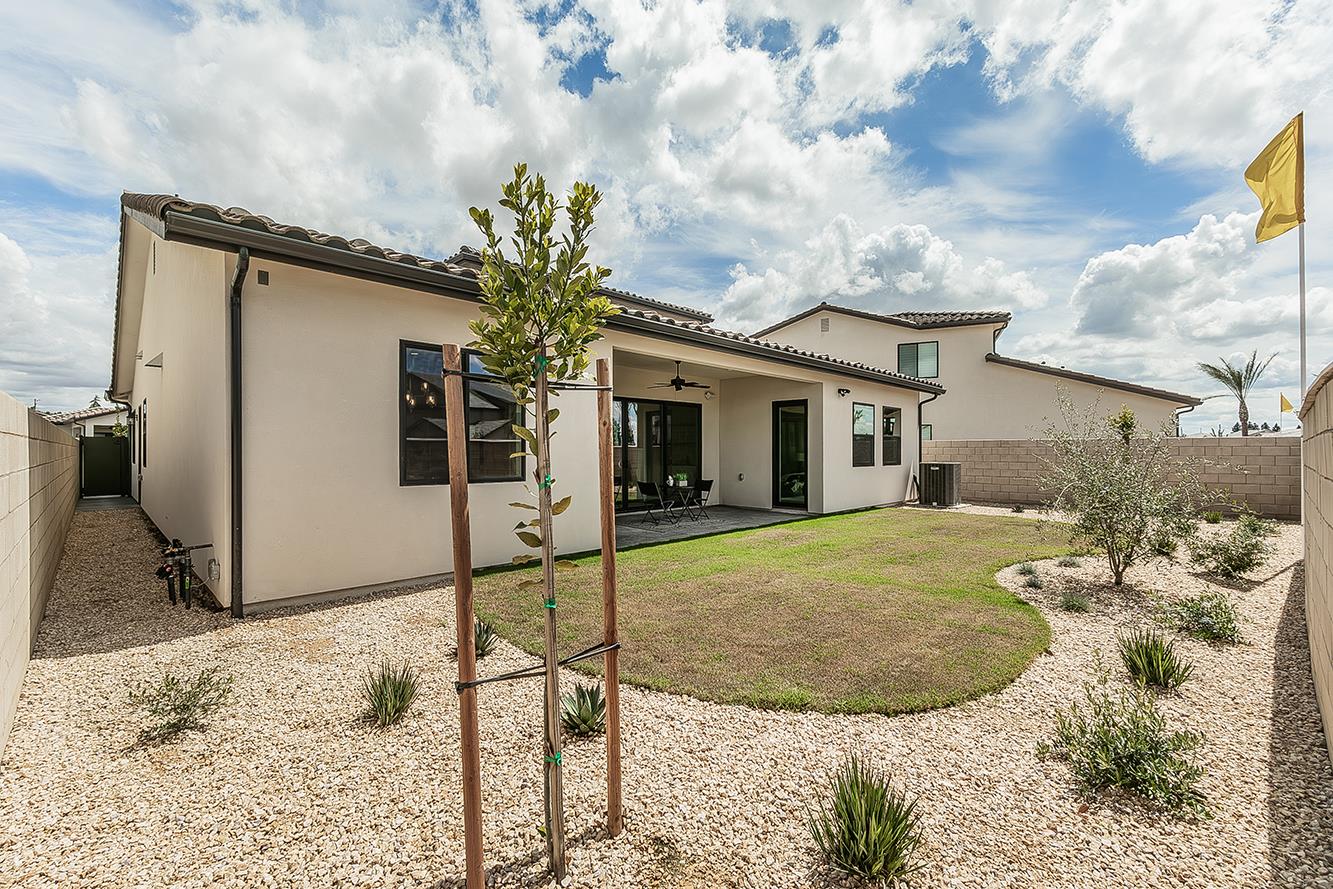 11421 N Live Oak Dr, Fresno, CA 93730