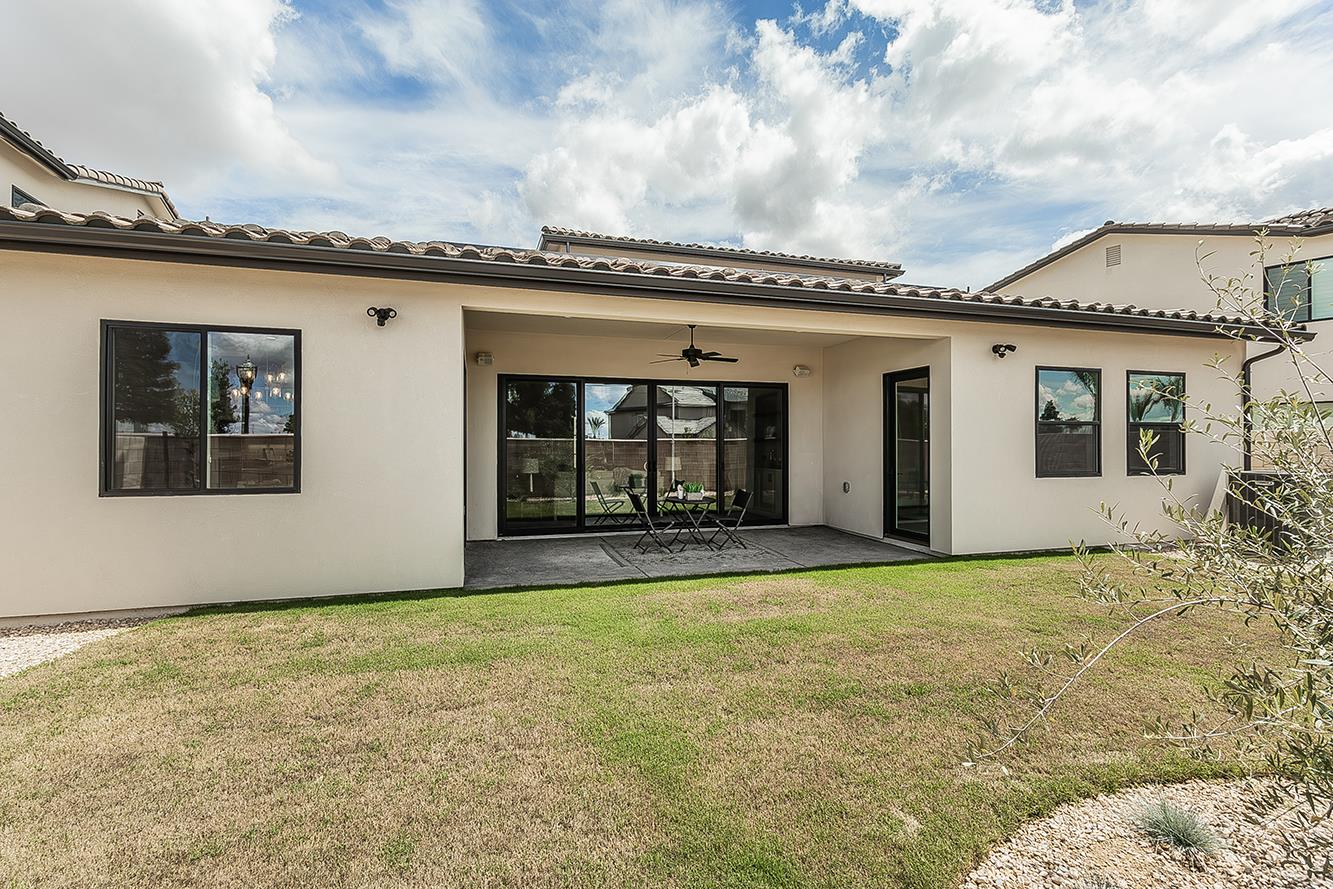 11421 N Live Oak Dr, Fresno, CA 93730