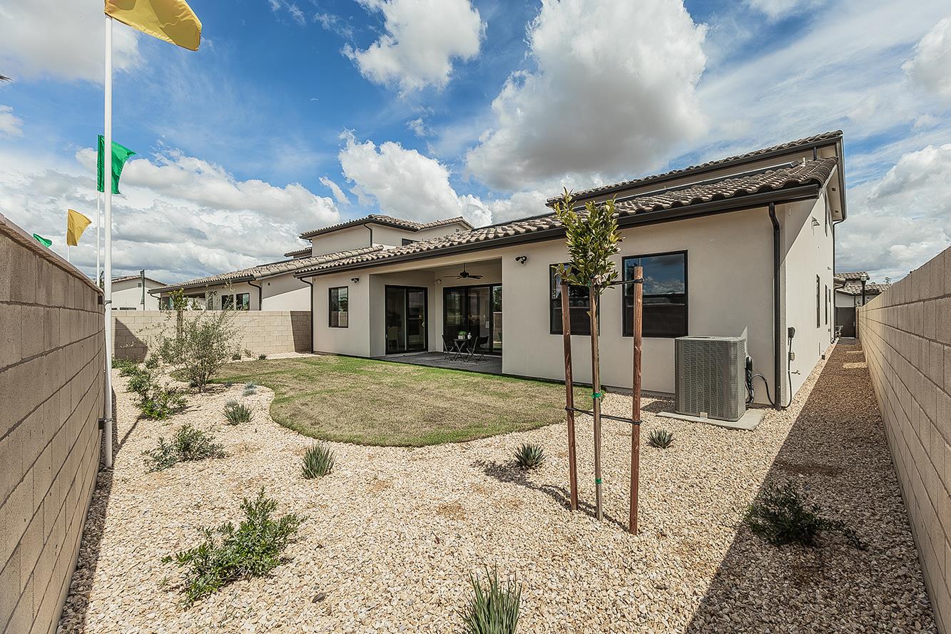 11421 N Live Oak Dr, Fresno, CA 93730