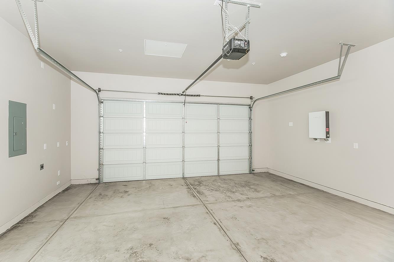 11421 N Live Oak Dr, Fresno, CA 93730