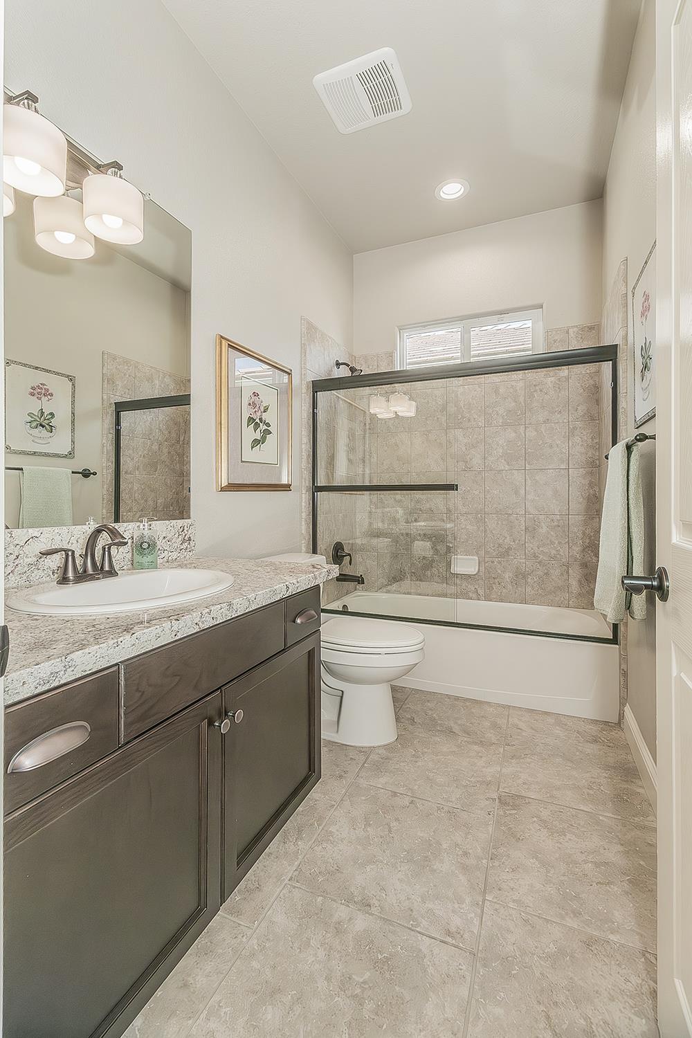 3160 Salem Ave, Clovis, CA 93619