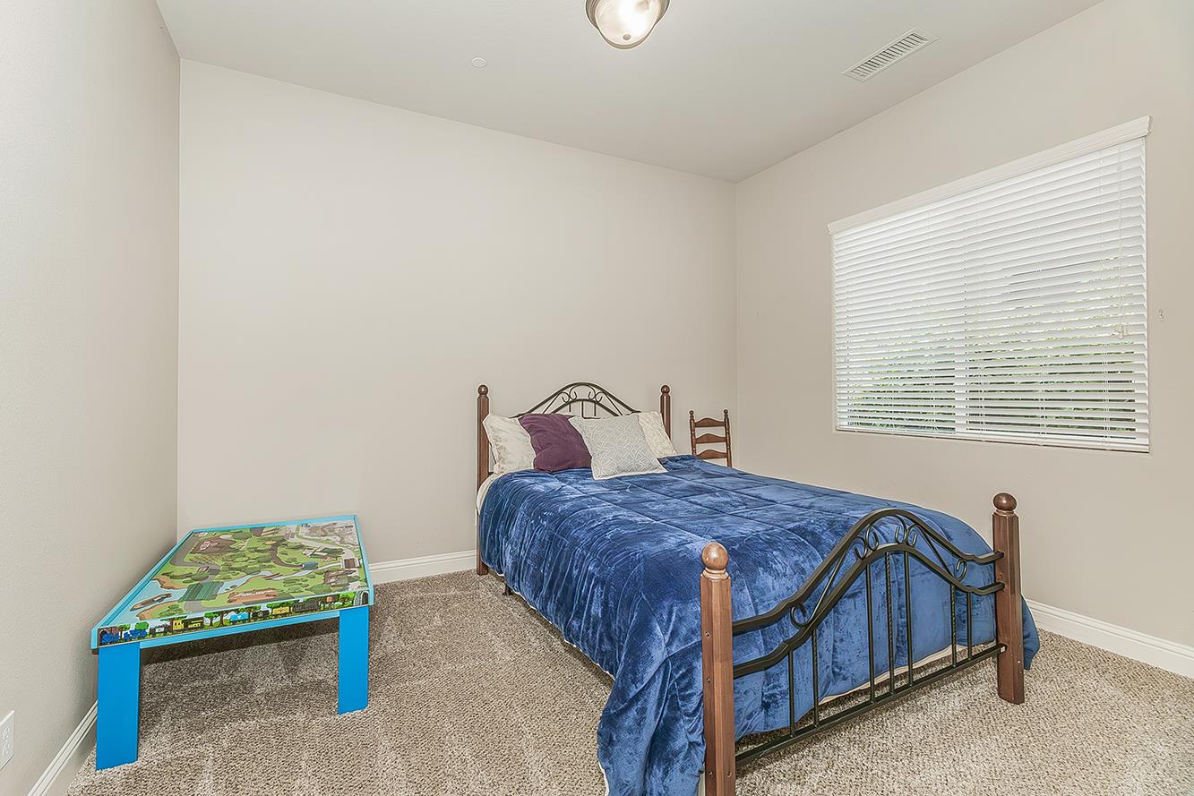 3160 Salem Ave, Clovis, CA 93619