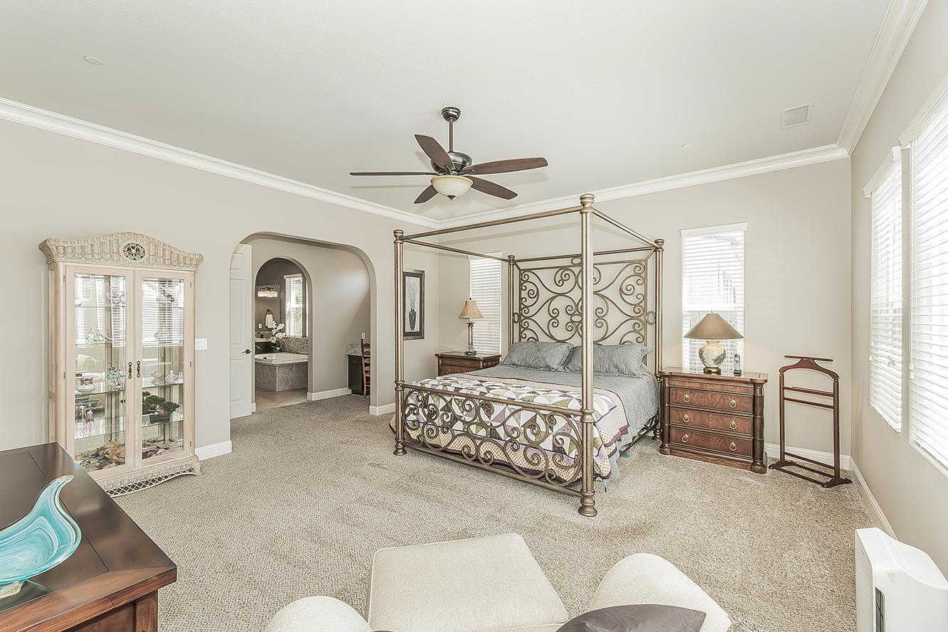 3160 Salem Ave, Clovis, CA 93619