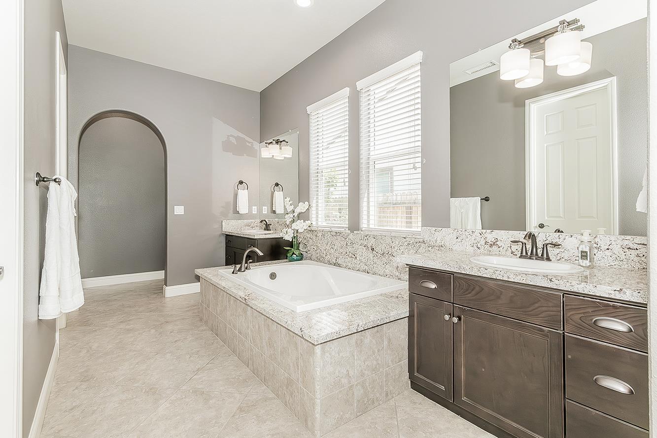 3160 Salem Ave, Clovis, CA 93619